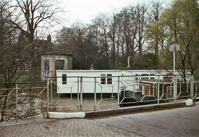 22260 Gezicht op de voormalige theekoepel in Park Oog in Al aan de Leidsche Rijn te Utrecht, gezien vanaf de Kanaalweg.